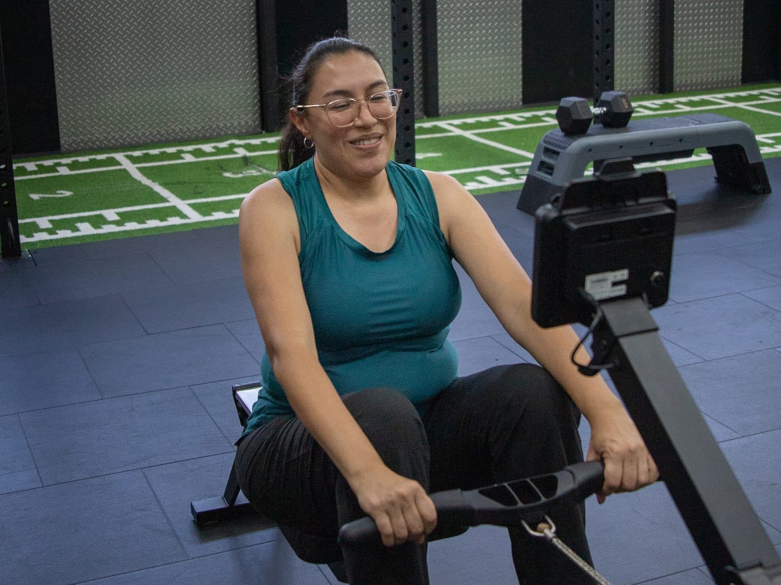 Una clienta entrenando por su cuenta